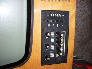 Televizor Tesla 4225U-1 Lilie UKV